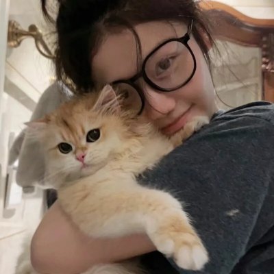 穿黄靴子的女孩